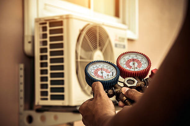 Professional Hvac technician working in Moreland, ID